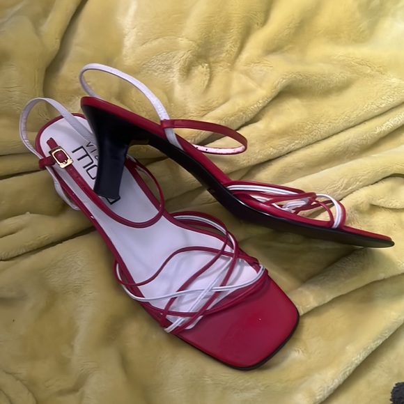 Via Moda Sandals - Picture 2 of 3